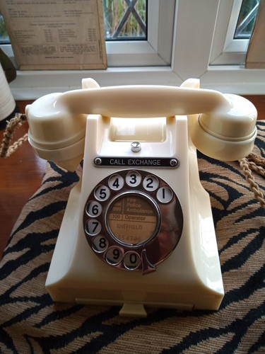 Bakelite 200 series telephone - 200,